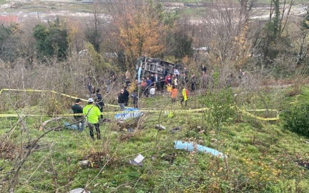 Servis kazasında yaralanan 9 öğrencinin tedavisi sürüyor