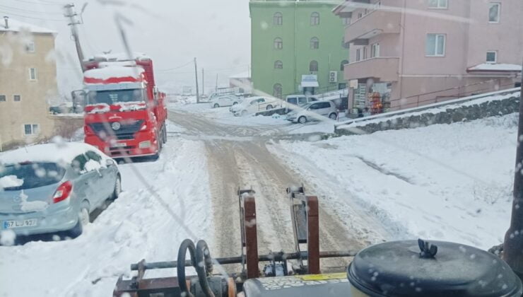 Kar temizleme çalışmaları devam ediyor