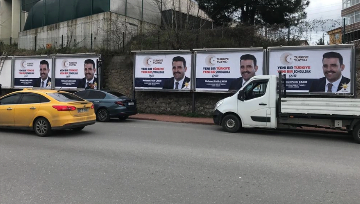 Aday adaylığını Billboardlardan açıkladı