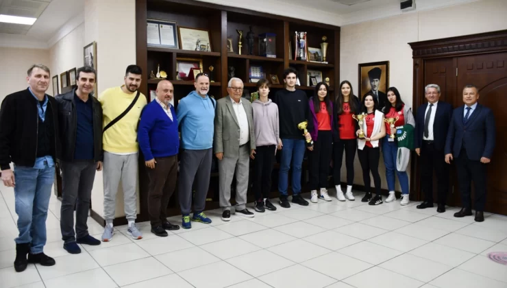 Kdz. Ereğli Belediyespor’un voleybolcularından Başkan Posbıyık’a ziyaret