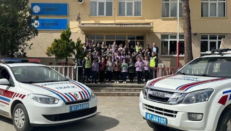 Jandarmadan öğrencilere trafik kuralı eğitimi