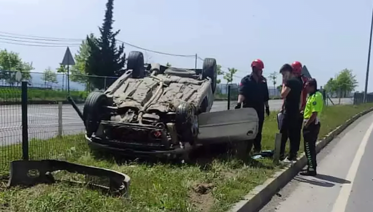 Otomobil Takla attı… Araçtan burunları kanamadan çıktılar…