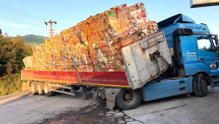 TIR makasladı: Yol trafiğe kapandı