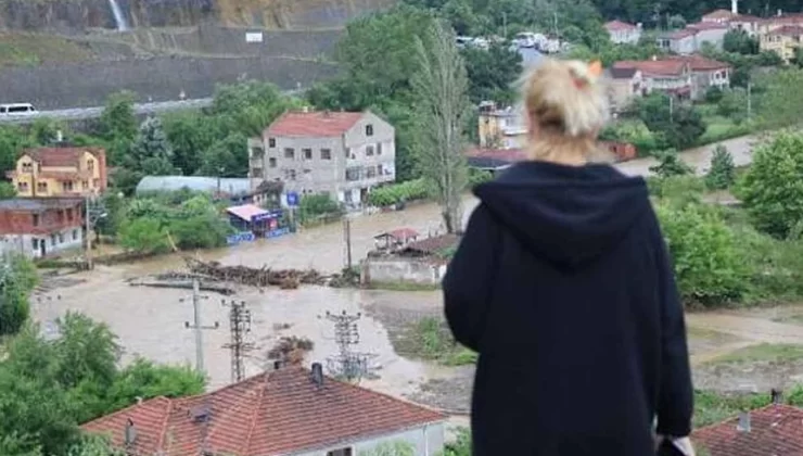 Sağanak yağış sonrası dereler taştı, heyelan oldu