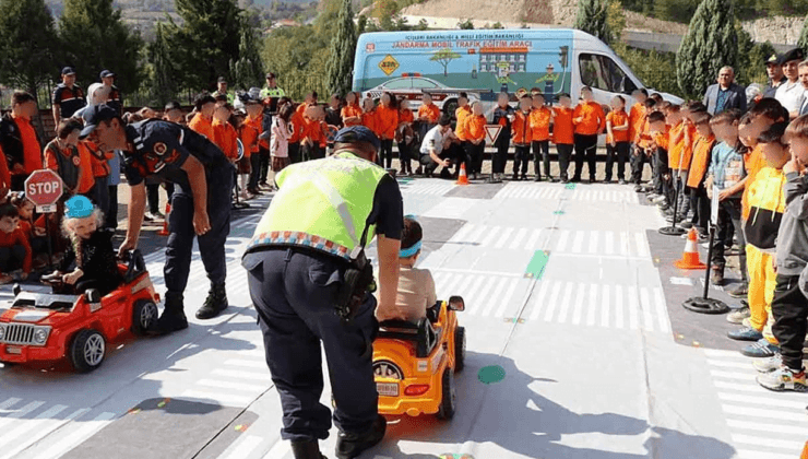 Jandarma Mobil trafik eğitim aracı okullarda