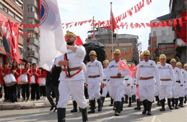 Zonguldak’ta Cumhuriyet coşkusu; vatandaşlar alana sığmadı