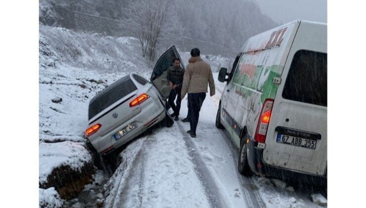 Kar yağışından hakimiyeti kaybetti kanala düştü