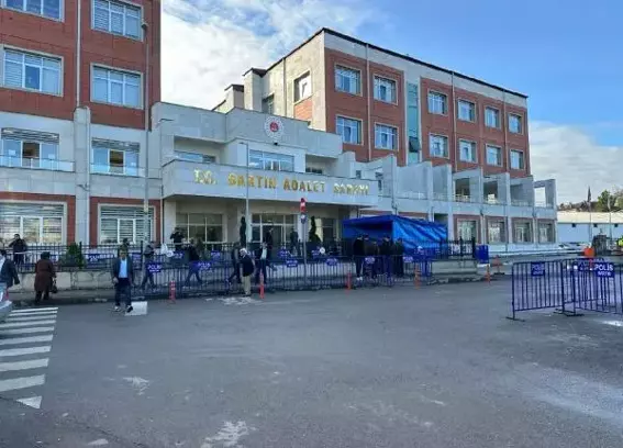 15 yaşındaki lise öğrencisiyle ilişkiye 3 yıl hapis