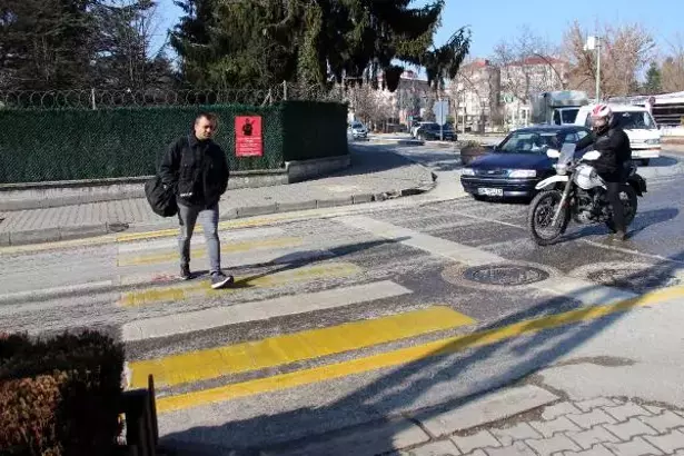 Polisten yaya ve kavşaklarda geçiş üstünlüğü denetimi
