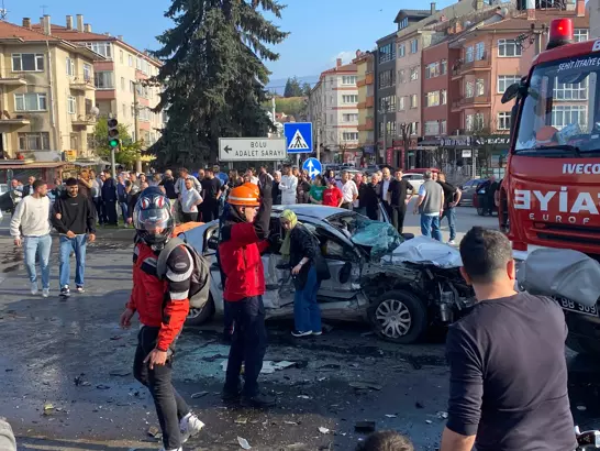 Tur otobüsüne çarptılar… Feci kazada 2 kişi can verdi…