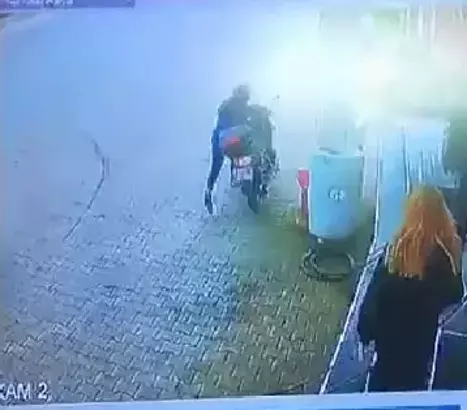 Sürüklenen sürücüye araç çarptı… Yaşamını yitirdi…