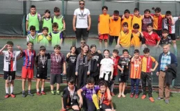 Cumhuriyet ortaokulu Şampiyon takımları kupalarını aldı…