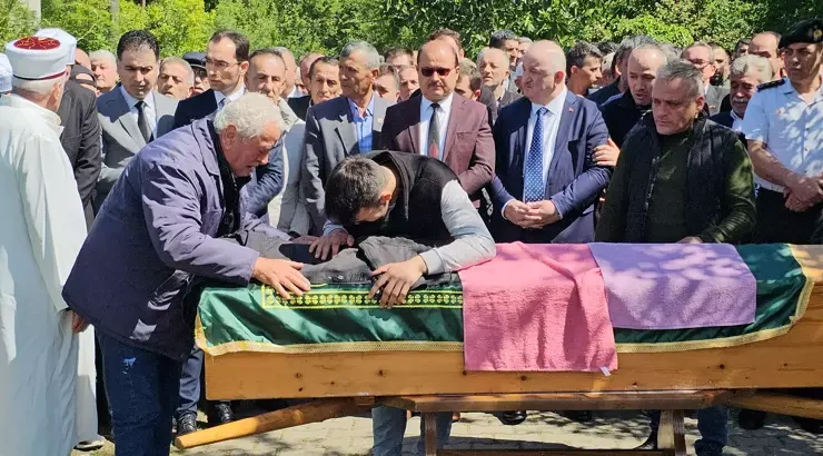 Emekli olmasına rağmen oğlunu evlendirmek için çalışıyormuş