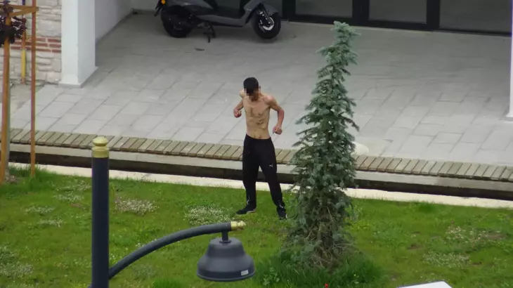 “Açım” diyip kendine zarar verdi… Mal varlığı şaşırttı…