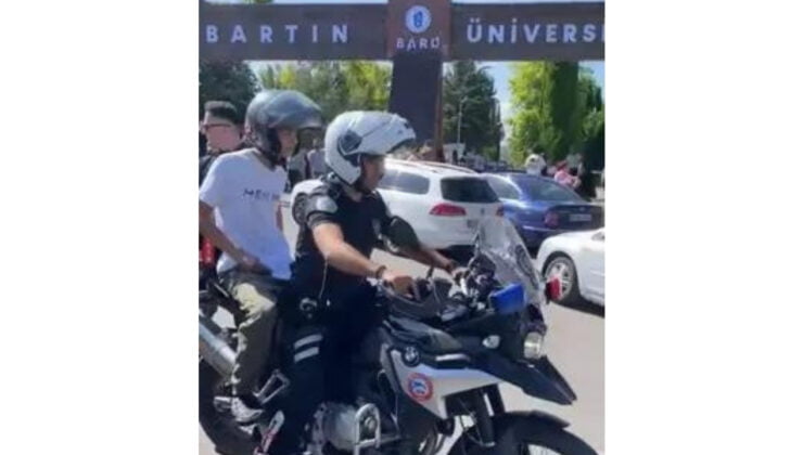 Öğrencileri sınava motosikletli trafik polisleri yetiştirdi