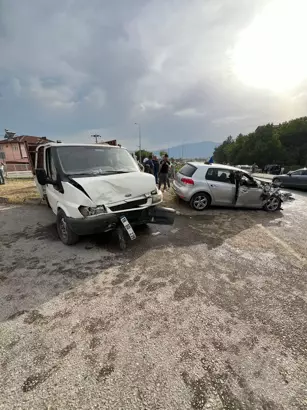 3 araçlı zincirleme kaza… 2’si ağır 4 yaralı