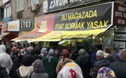 Burada fiyat sorma, ne alırsan 100 lira’ izdiham yaşattı…