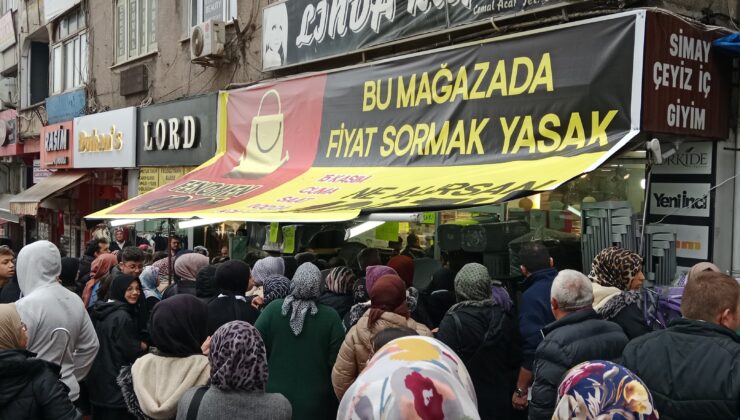 Burada fiyat sorma, ne alırsan 100 lira’ izdiham yaşattı…