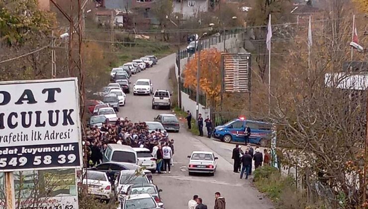 İşçiler fabrika önünde eyleme başladı…