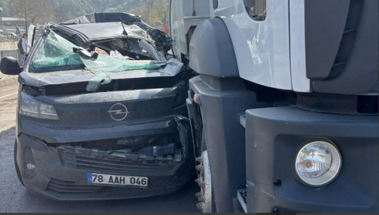 Feci kaza… Belediye aracına çarptı…