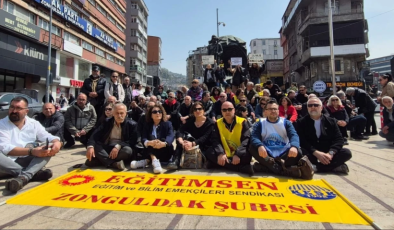 Zonguldak’ta öğretmenler oturma eylemi gerçekleştirdi…
