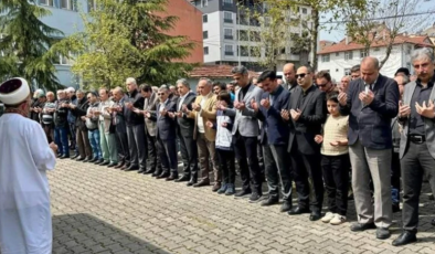 Vefat eden öğretmenler ve öğrenciler cenaze namazı kılındı..