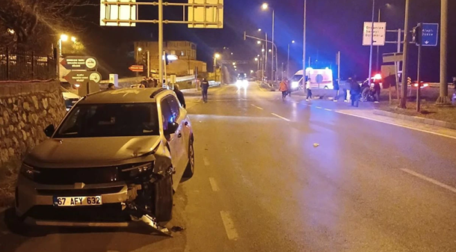 Otomobil ile motosiklet çarpıştı… Yaralı var…