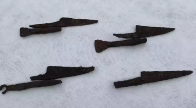 5’inci yüzyıla ait bıçaklar ve kösüre taşı ortaya çıkarıldı