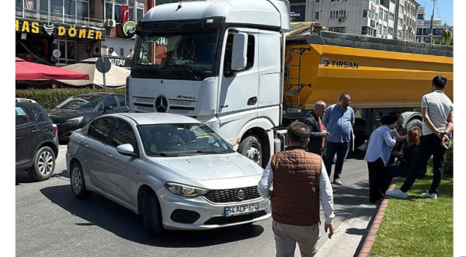 TIR otomobili sürükledi… Sürücü şoka girdi…