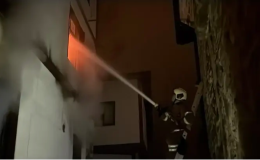 İtfaiye eri, yangında mahsur kalan kediyi kurtarırken yaralandı