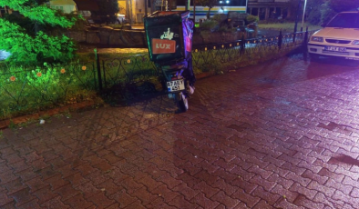 Yağışlı havada motosikleti devirdi…