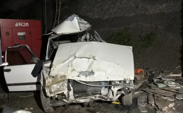 Otomobilden atlayarak kurtuldular…