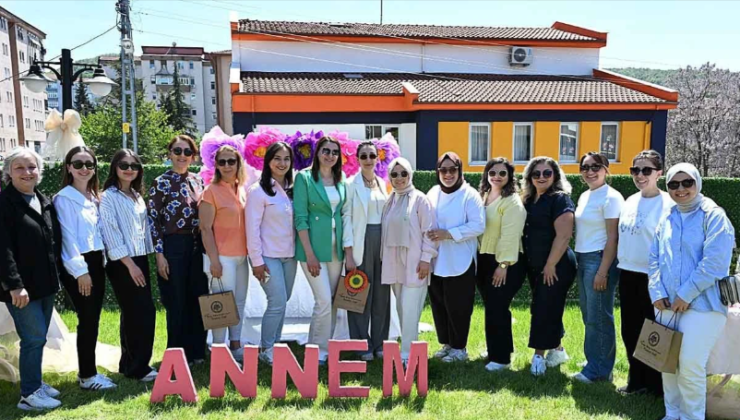 Anneler hem eğlendi hem sanatla buluştu…