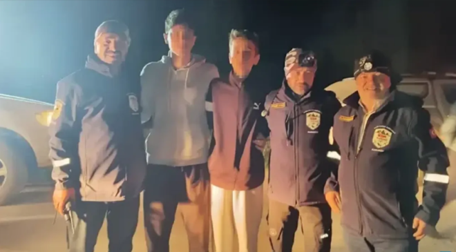 Hayatlarını kurtaran ekiple fotoğraf çektirdiler…