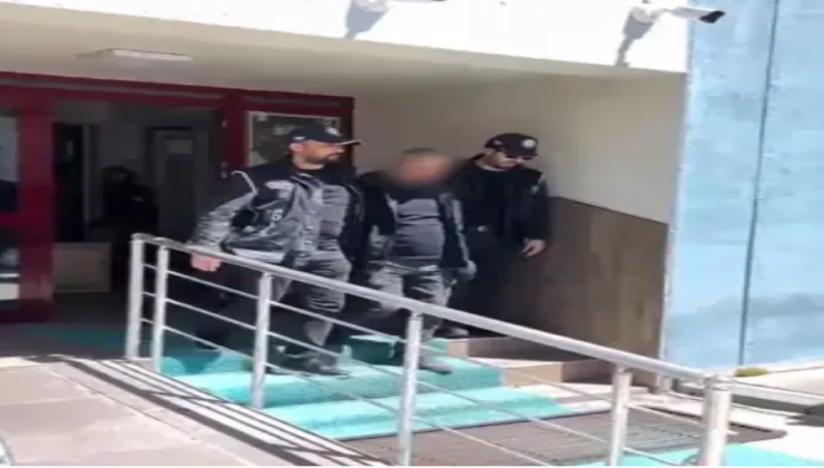 Durdurulan kamyondan 10 kaçak göçmen çıktı, sürücü tutuklandı