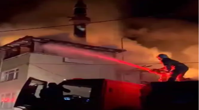 Bartın’da evde çıkan yangın, köy konağı ve camiye sıçradı…