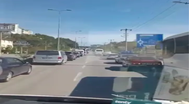 Ambulansa fermuar sistemiyle yol verdiler…