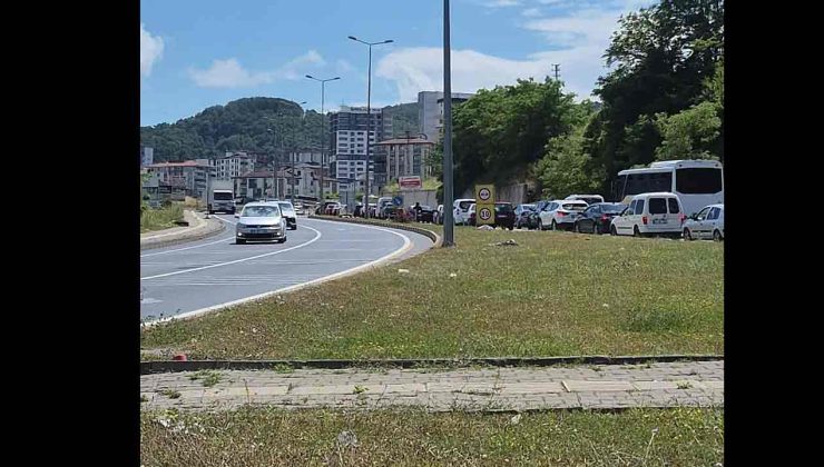 Yol çalışması ışıklar trafiği kilitledi…