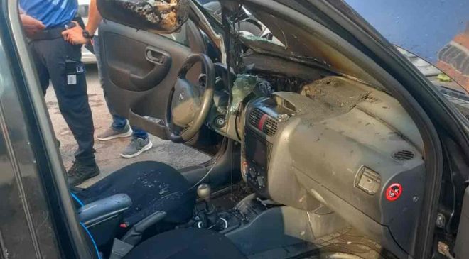 İtfaiye ekipleri camı kırarak müdahale ettiler…
