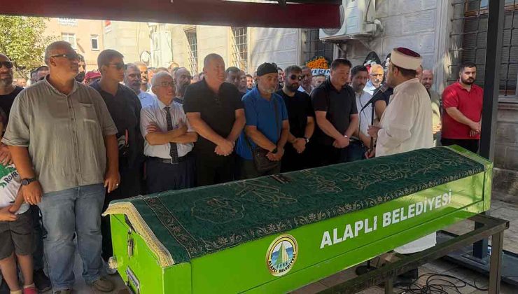 Alaplı yardım gönüllüsü Tıncay Çil’e ağlıyor…