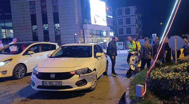Otomobil ile motosiklet kavşakta çarpıştı…